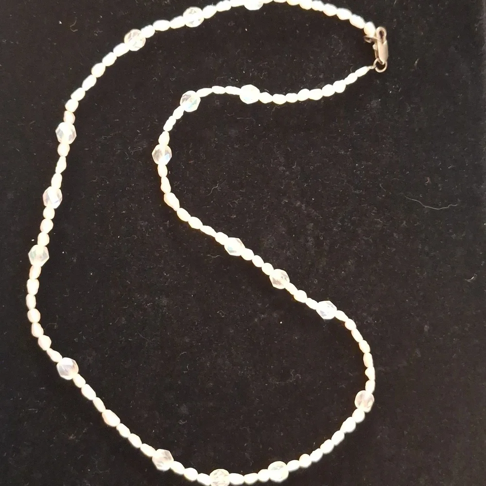 RICE PEARL FRESHWATER NECKLACE With Opalescent Glass Beads